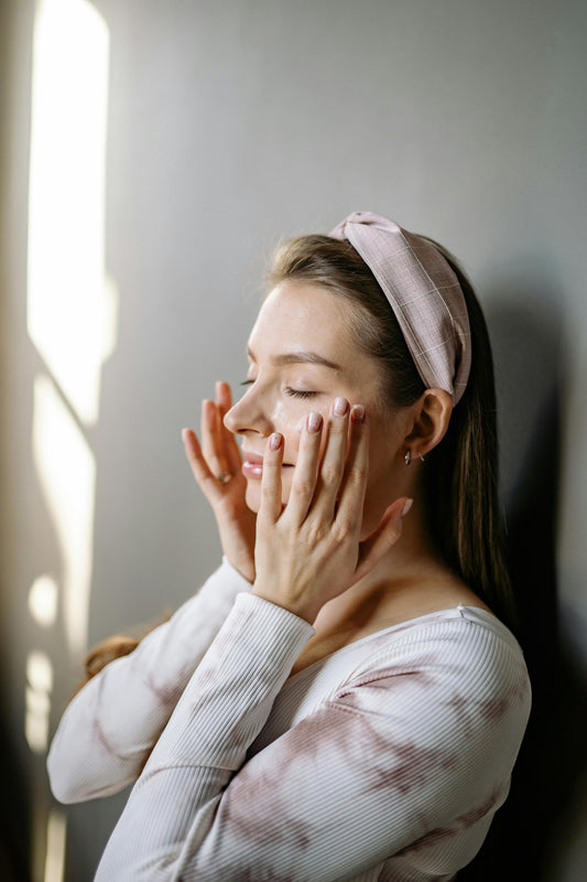 Naturlig, ekologisk, vegansk eller cruelty-free – vad betyder egentligen orden på skönhetshyllan?